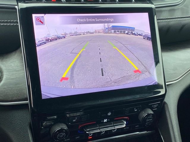 Used 2023 Jeep Grand Cherokee Limited image 11