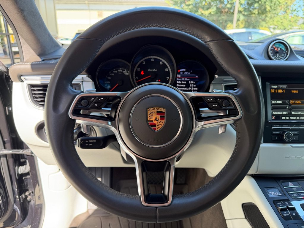 Used 2016 Porsche Macan Turbo AWD/4WD image 35
