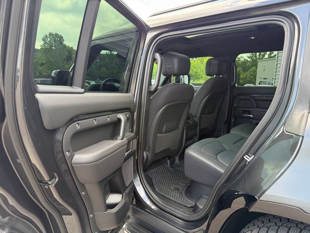 Used 2025 Land Rover Defender 110 X AWD/4WD image 27