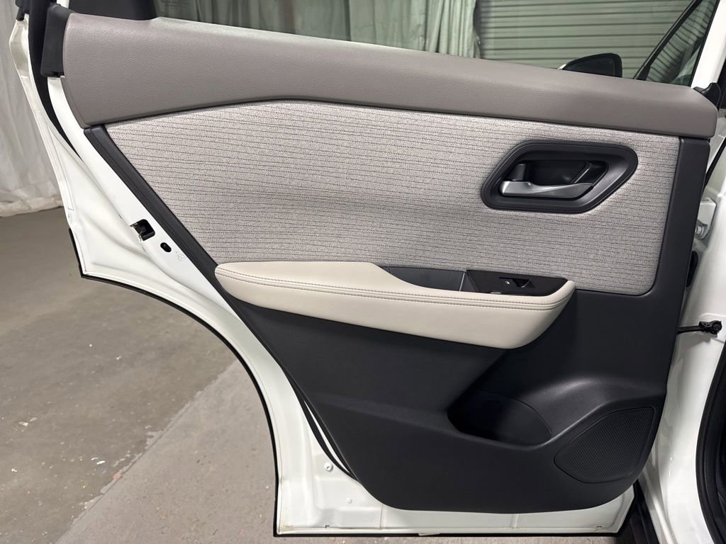 Used 2023 Nissan Rogue SV image 13