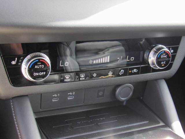 New 2025 Mitsubishi Outlander SE image 19