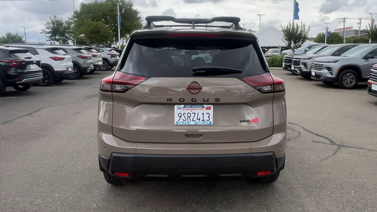Used 2025 Nissan Rogue SV AWD/4WD image 6