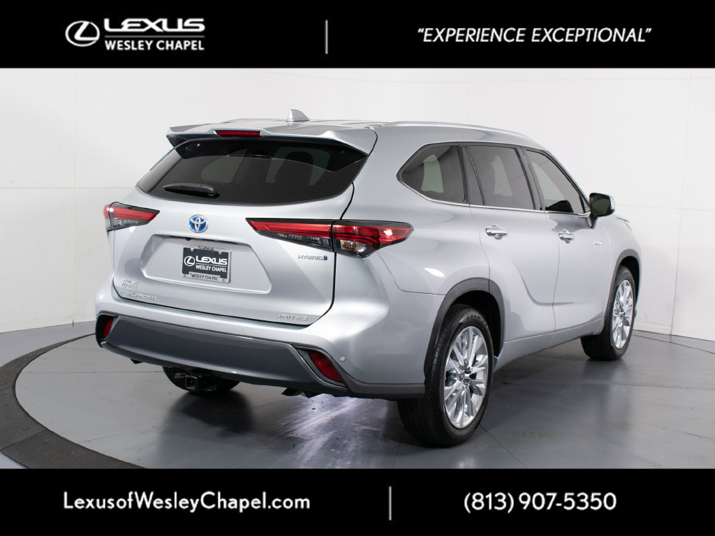 Used 2021 Toyota Highlander Limited FWD image 4