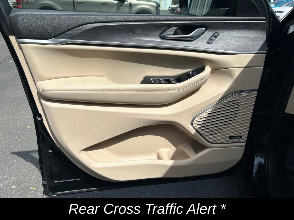 Used 2023 Jeep Grand Cherokee 4WD 4xe w/ Luxury Tech Group II image 13