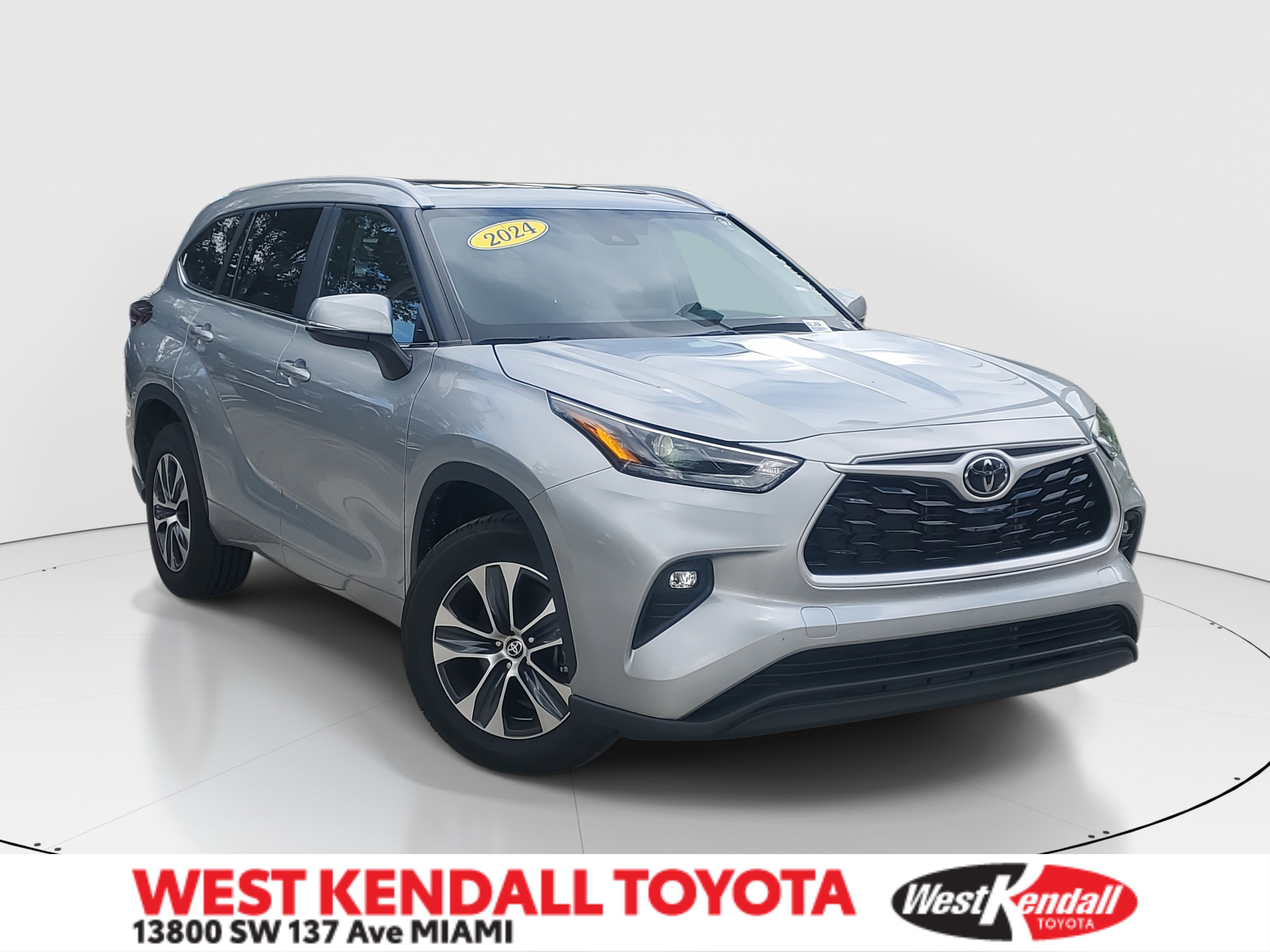 Used 2024 Toyota Highlander LE
