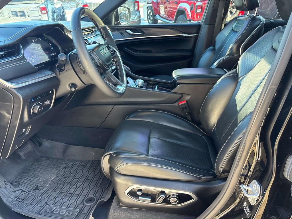 Used 2023 Jeep Grand Cherokee Overland w/ Luxury Tech Group IV image 7