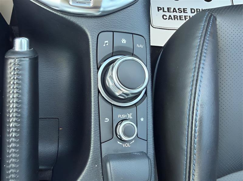 Used 2019 Toyota Yaris XLE FWD image 30