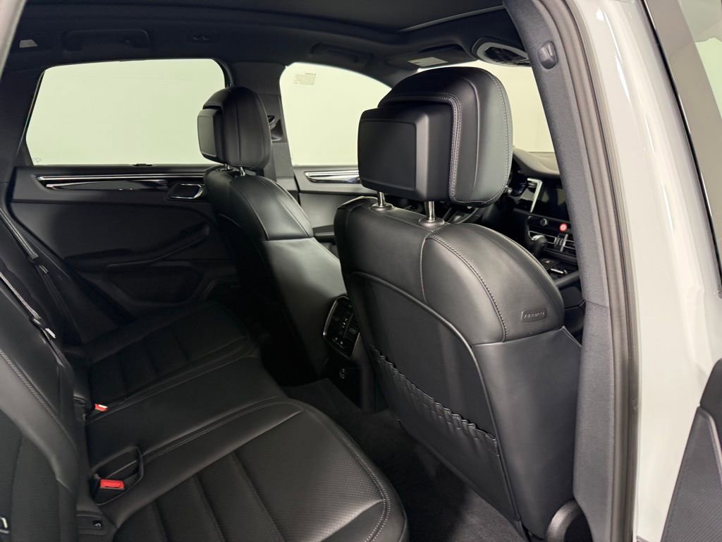 Certified 2026 Porsche Macan Turbo image 17