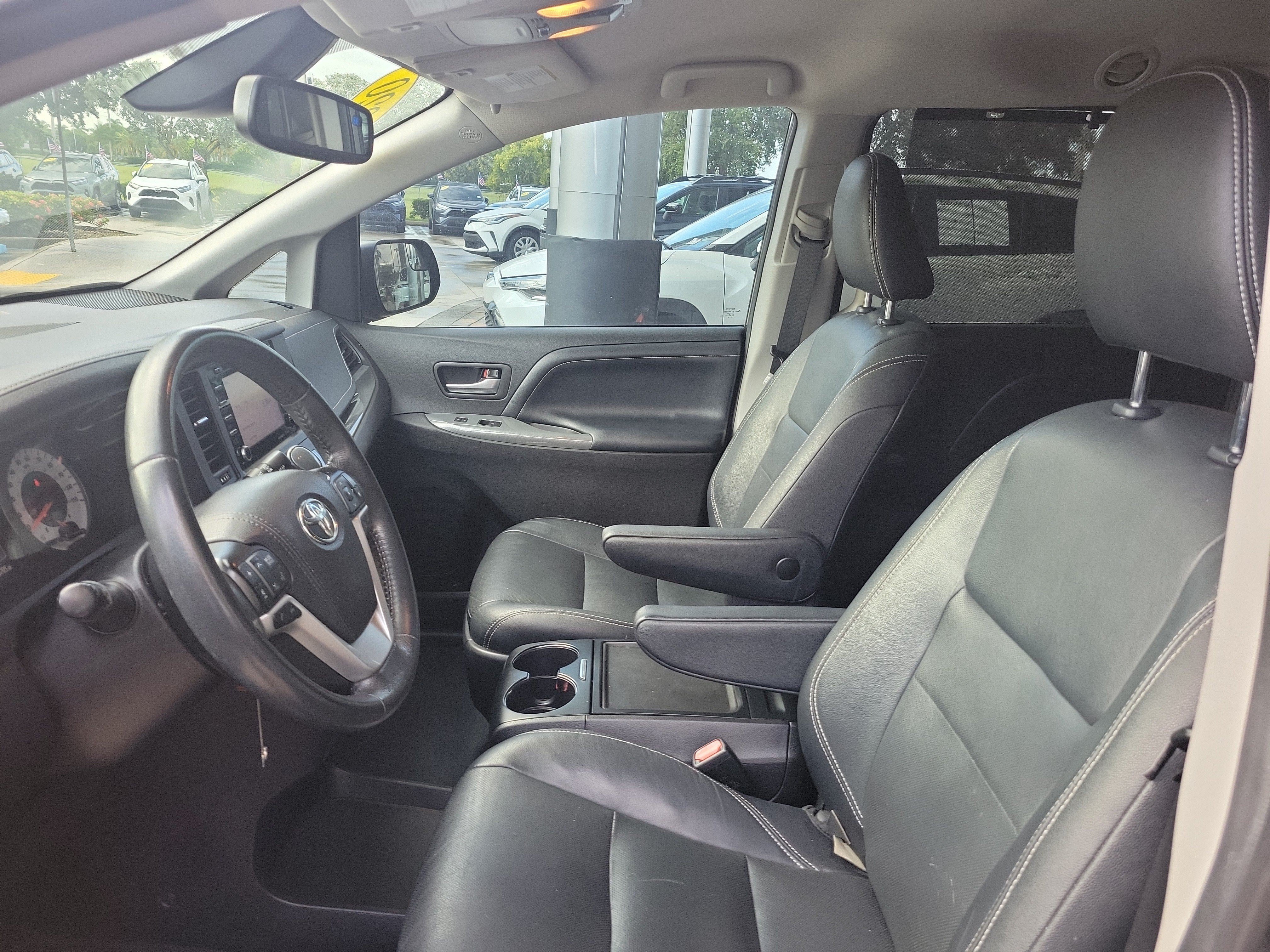 Used 2020 Toyota Sienna SE FWD image 24