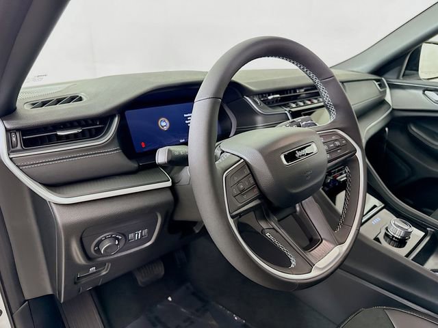 New 2025 Jeep Grand Cherokee Altitude image 9