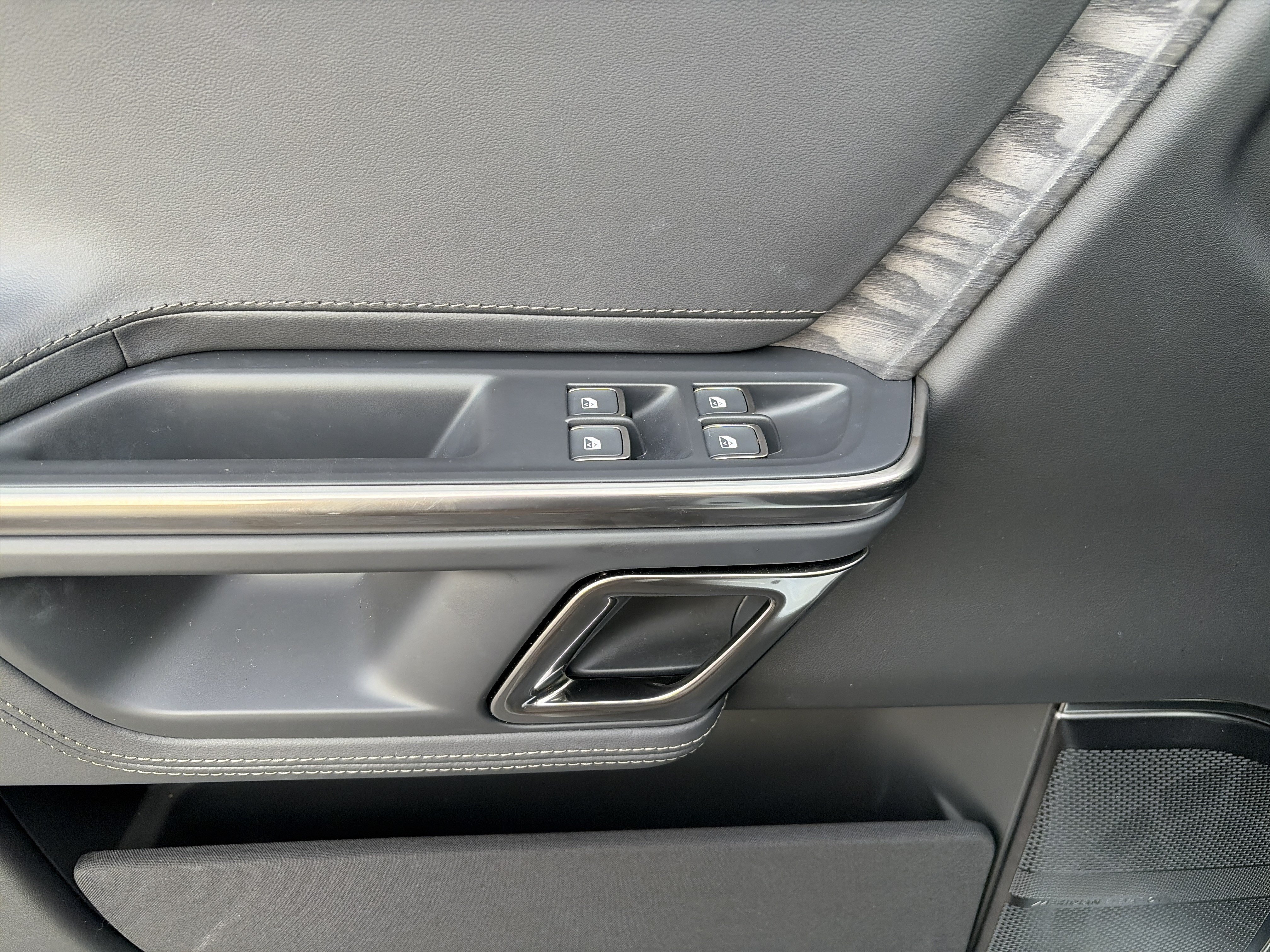 Used 2022 Rivian R1S Launch Edition AWD/4WD image 18