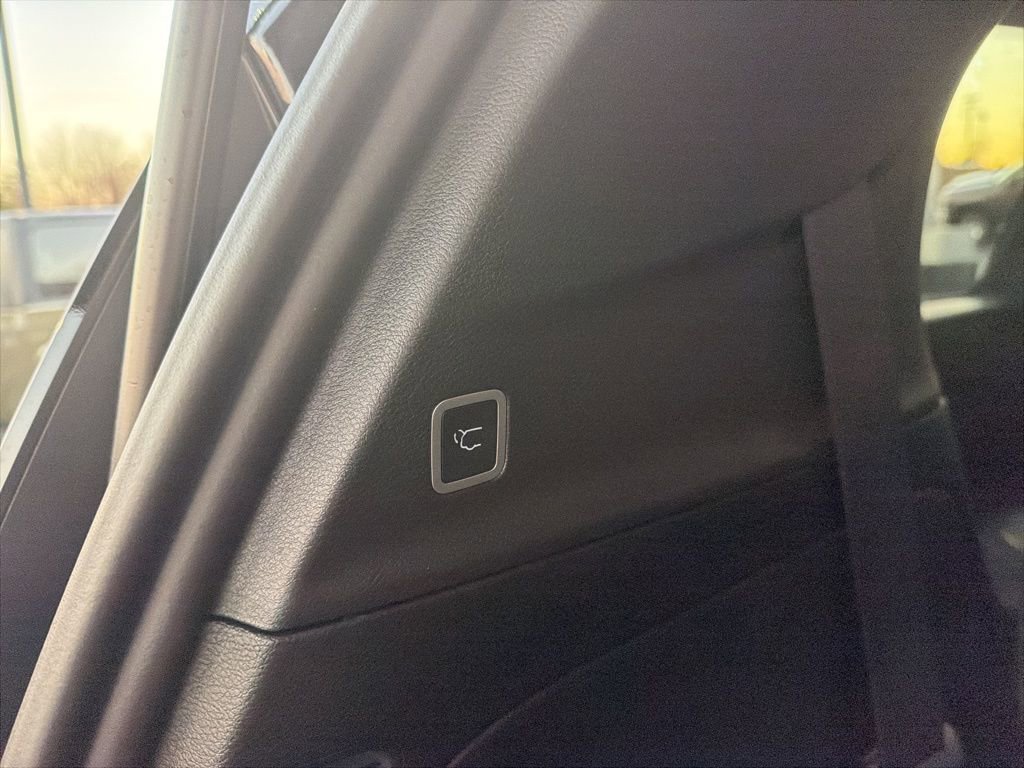 New 2026 Chrysler Pacifica Select FWD image 12