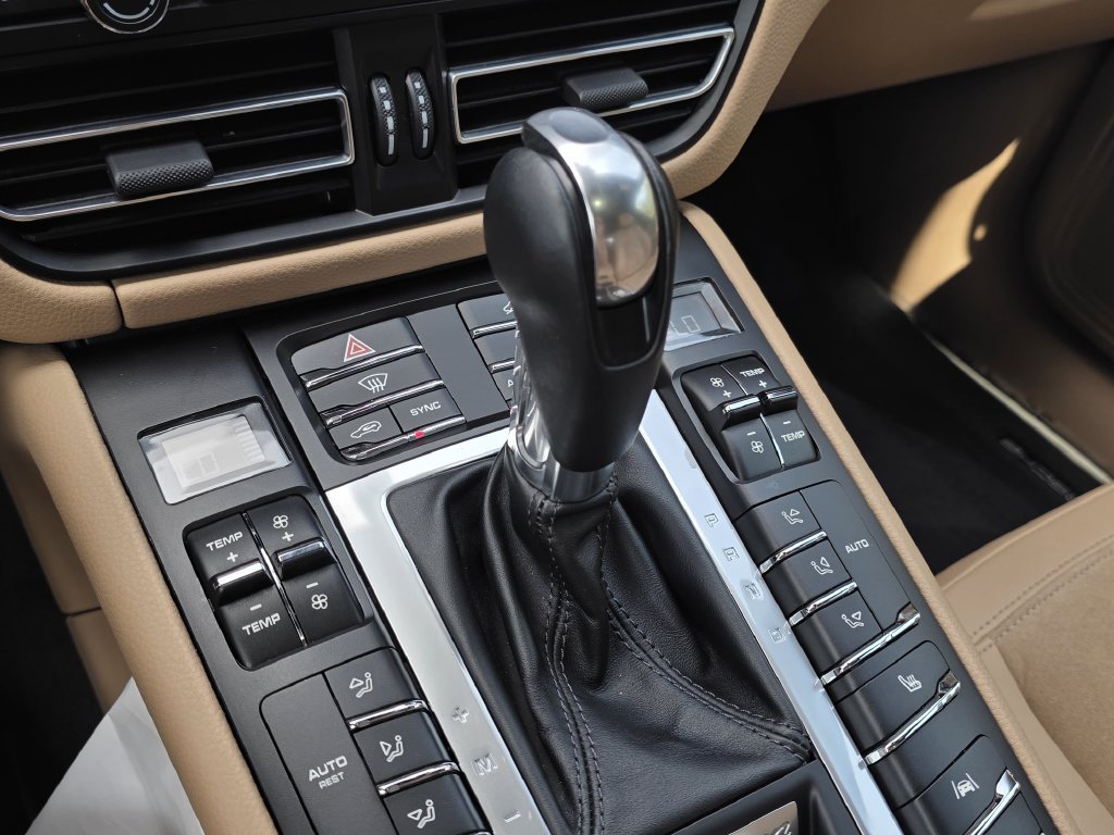 Certified 2021 Porsche Macan AWD/4WD image 20