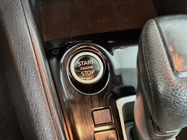 Used 2022 Nissan Versa SV FWD image 13