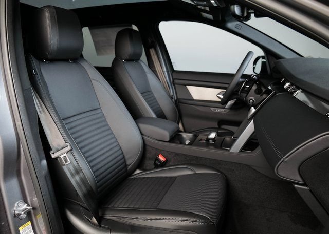 Certified 2025 Land Rover Discovery Sport Dynamic SE AWD/4WD image 3