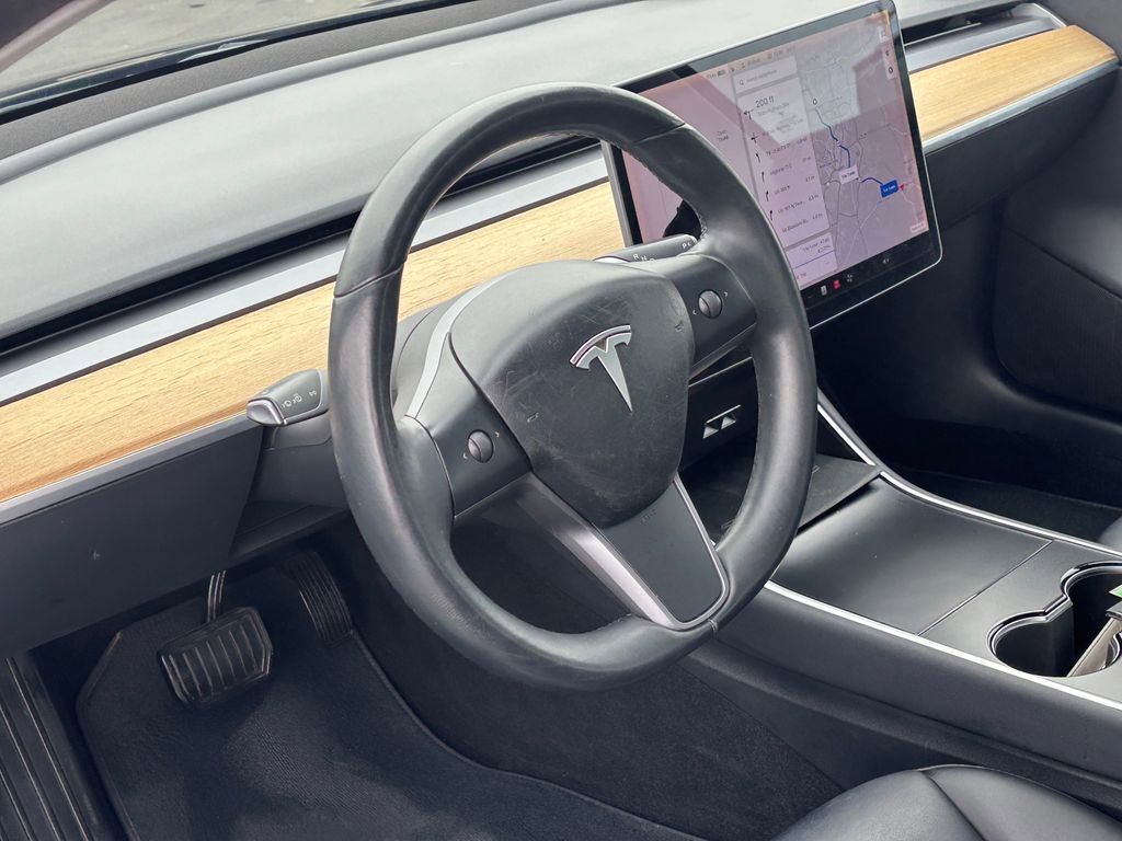 Used 2018 Tesla Model 3 Mid Range image 5