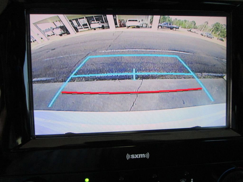 Used 2020 Toyota Camry LE image 32