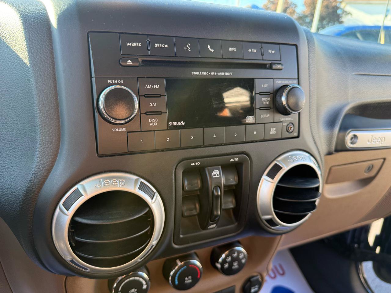 Used 2018 Jeep Wrangler Unlimited Rubicon w/ Connectivity Group AWD/4WD image 20