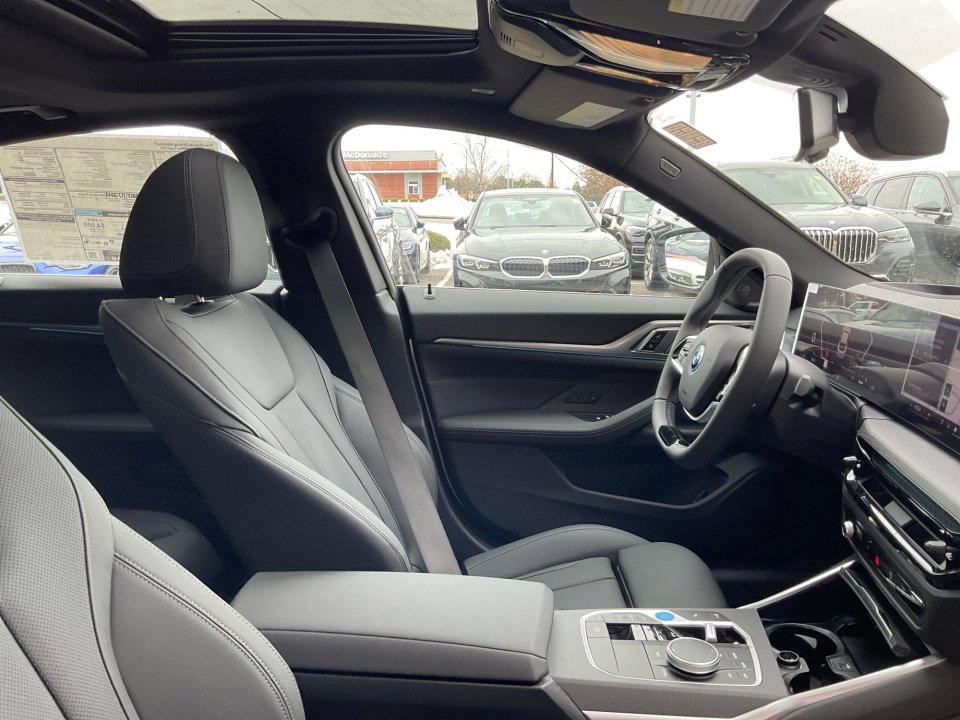 New 2026 BMW i4 xDrive40i w/ Premium Package image 30