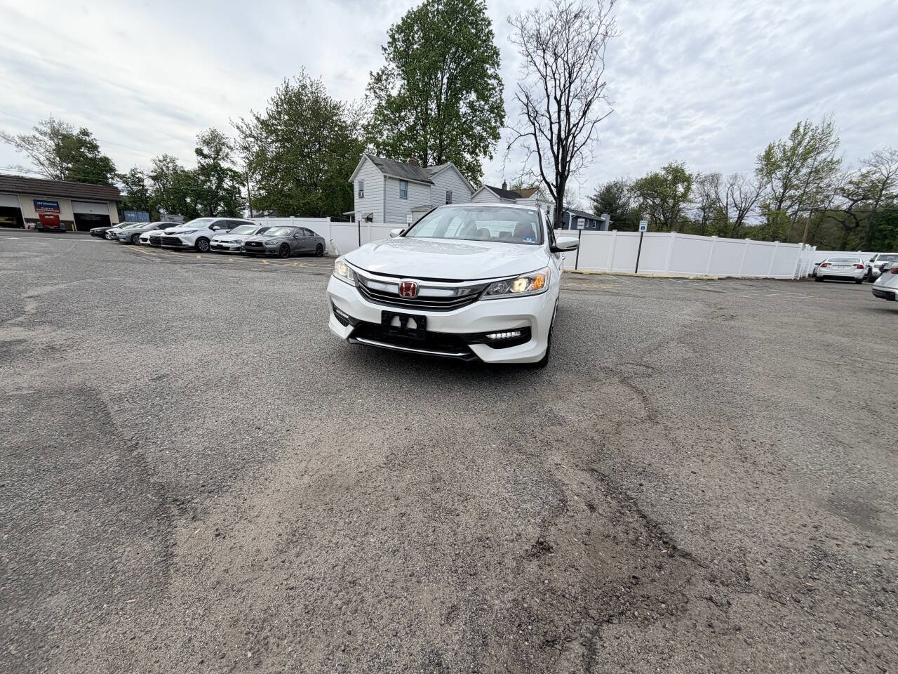Used 2017 Honda Accord Sport image 2