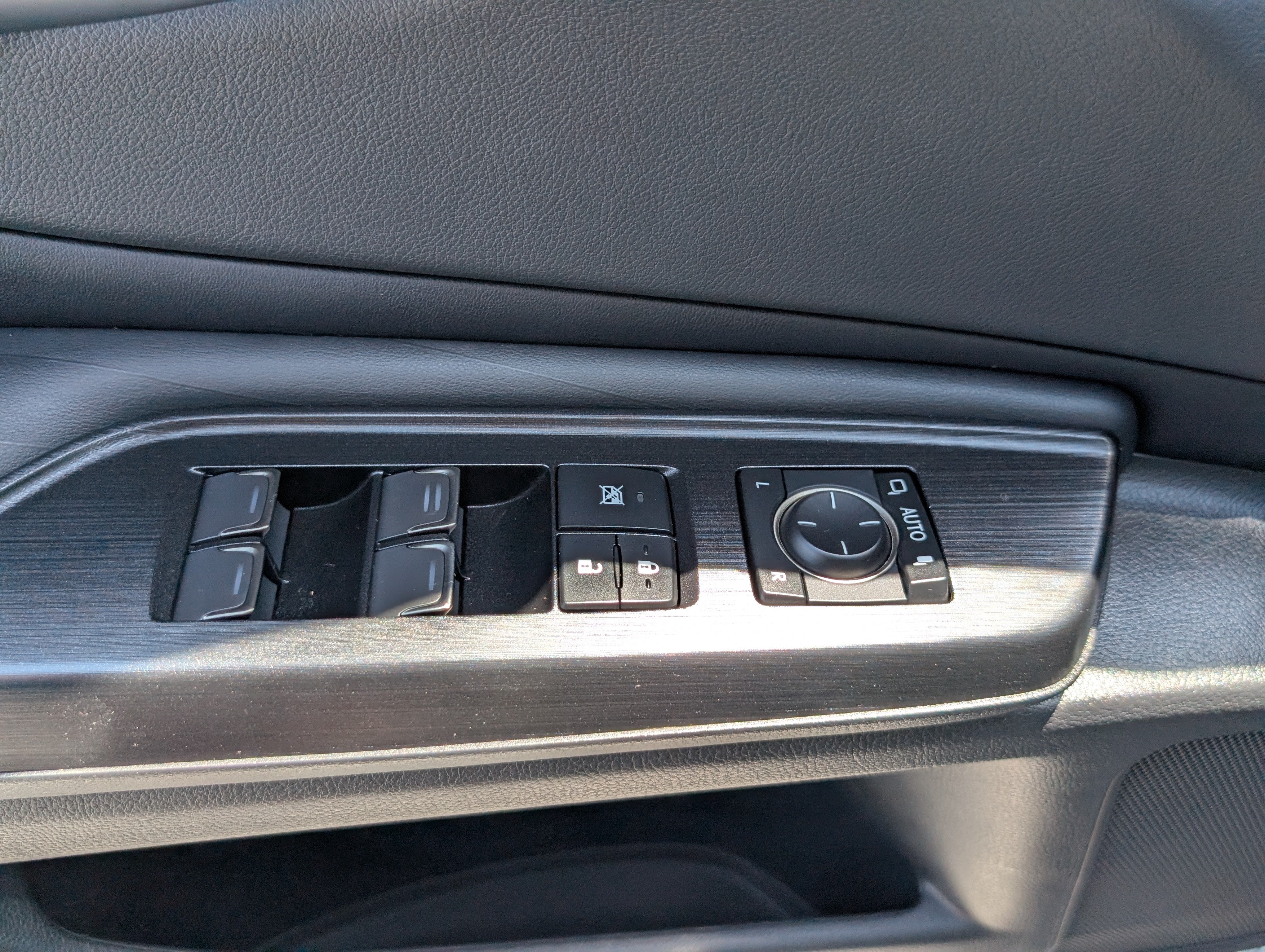 Certified 2021 Lexus ES 300h w/ Accessory Package FWD image 20