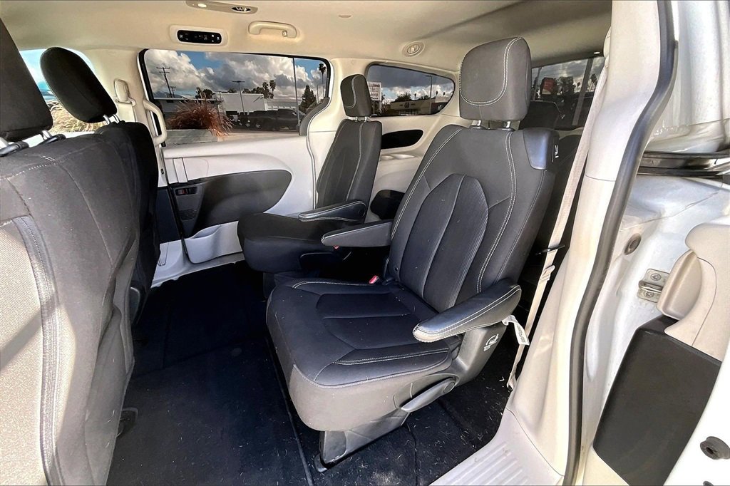 Certified 2023 Chrysler Voyager LX image 27