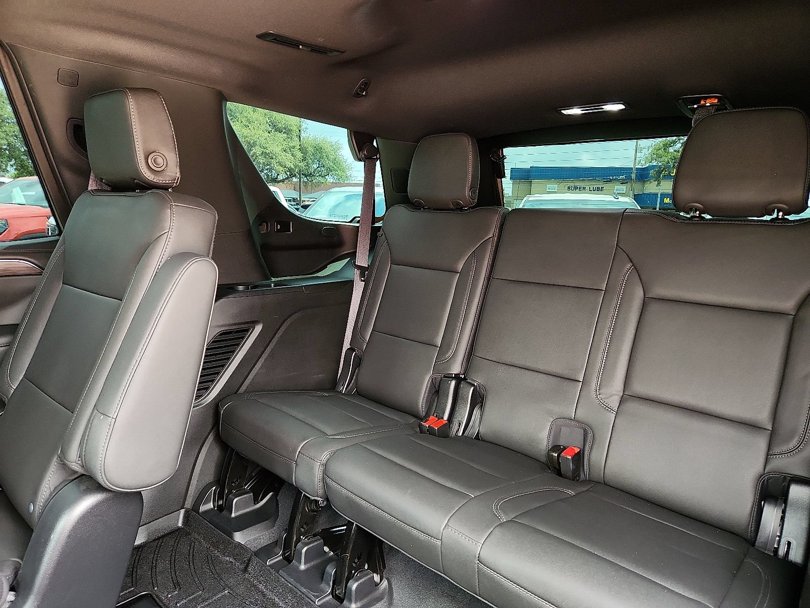 Used 2022 Chevrolet Tahoe Z71 w/ Luxury Package AWD/4WD image 12