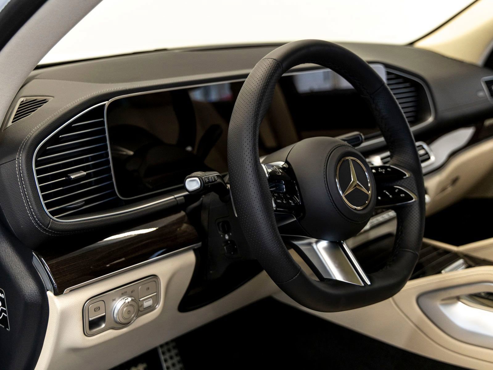 Used 2026 Mercedes-Benz GLS 450 4MATIC image 16