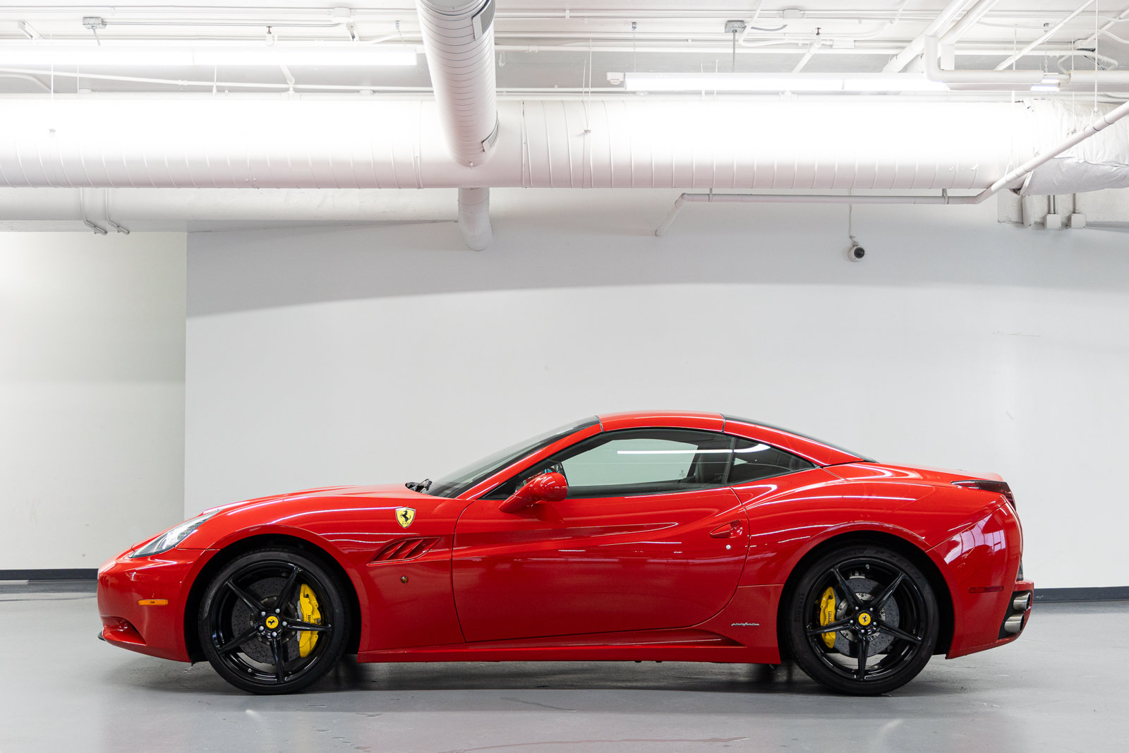 Used 2011 Ferrari California RWD image 15