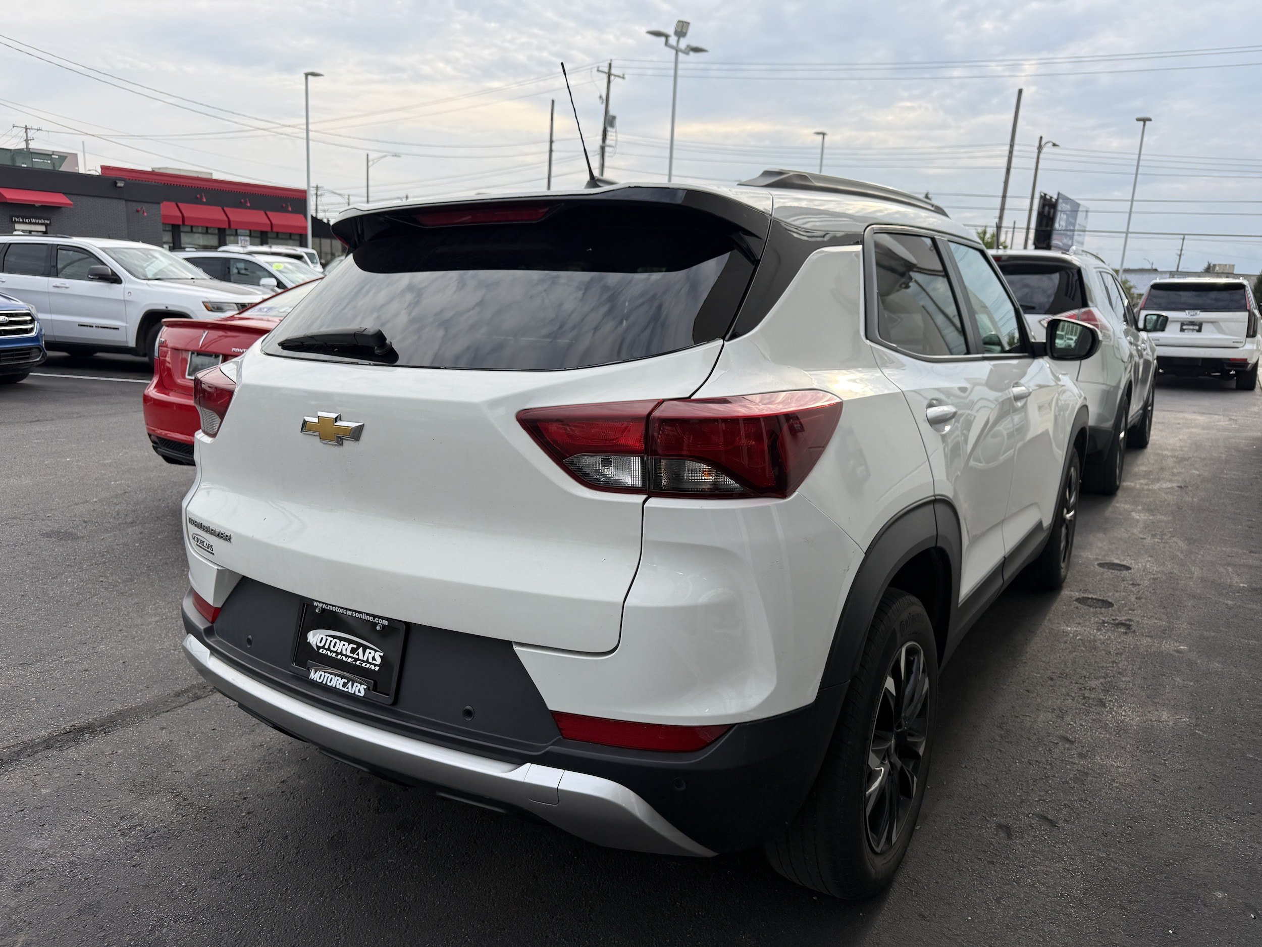 Used 2022 Chevrolet TrailBlazer LT AWD/4WD image 3