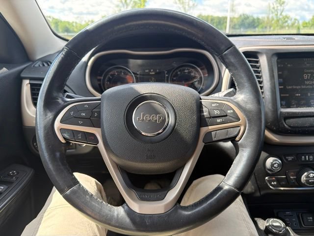 Used 2016 Jeep Cherokee Latitude w/ Comfort/Convenience Group AWD/4WD image 41