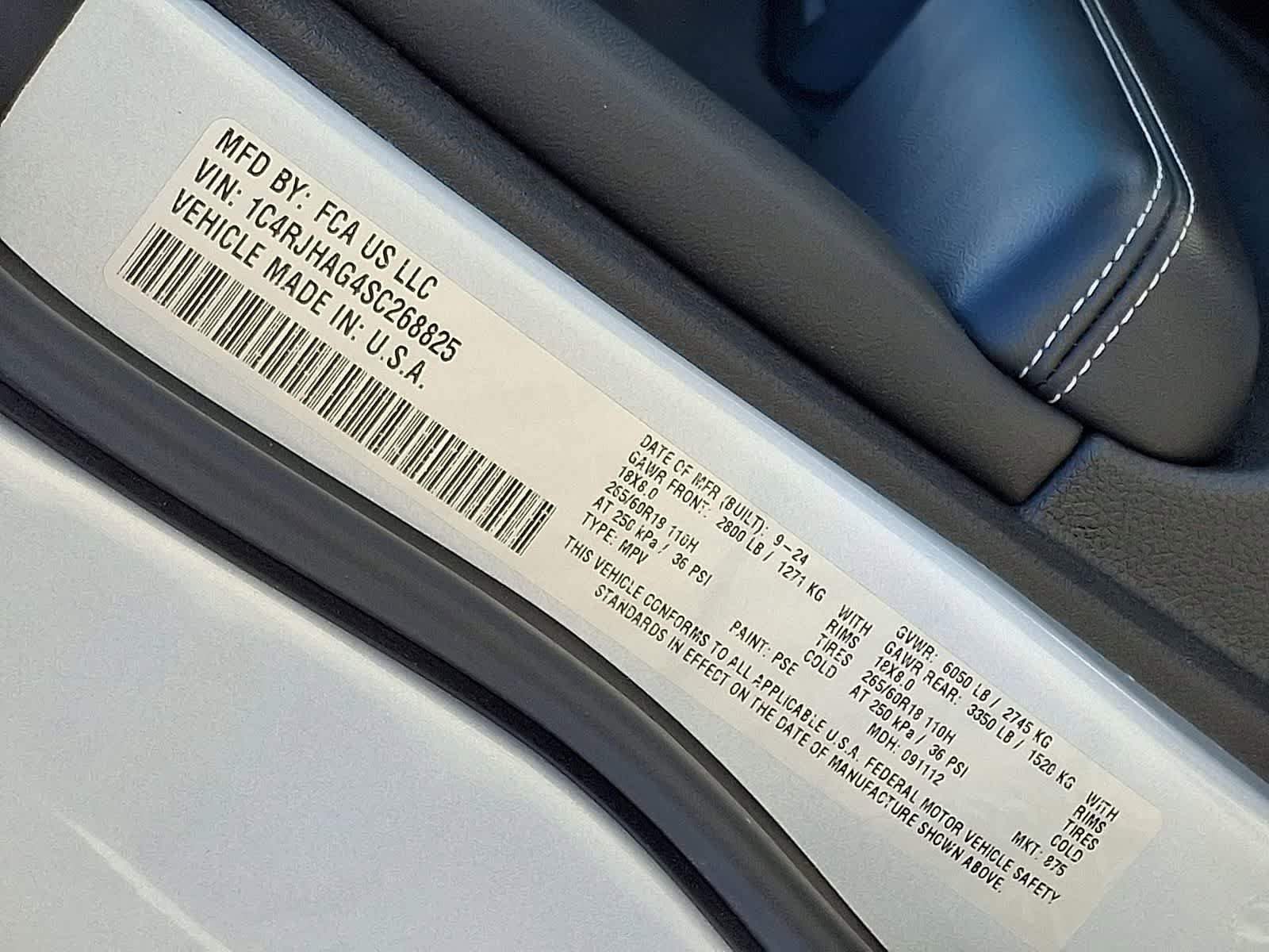 Used 2025 Jeep Grand Cherokee Altitude image 38