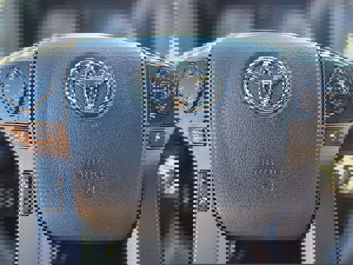 Used 2017 Toyota Tacoma TRD Sport w/ Tow Package image 26