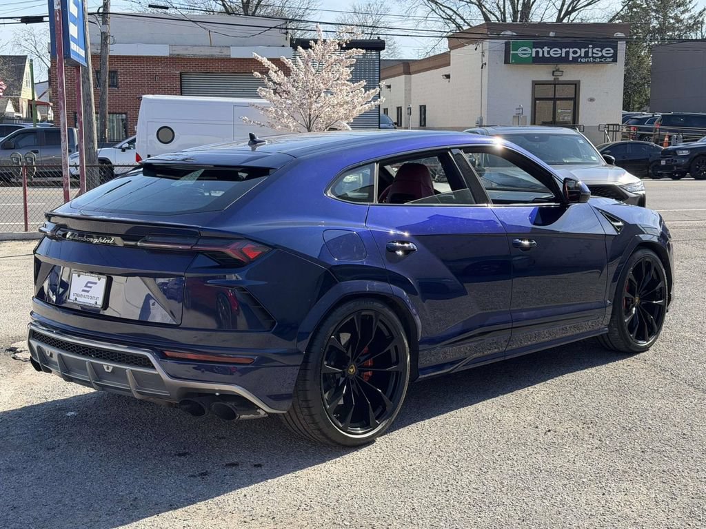 Used 2022 Lamborghini Urus AWD/4WD image 8