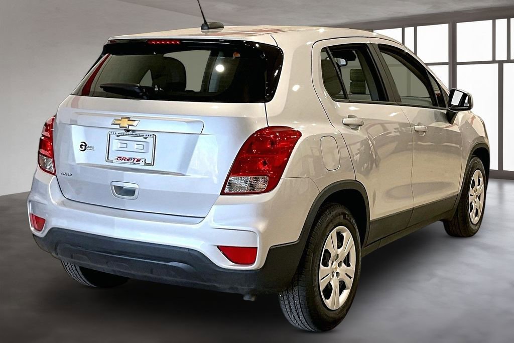 Used 2018 Chevrolet Trax LS FWD image 2