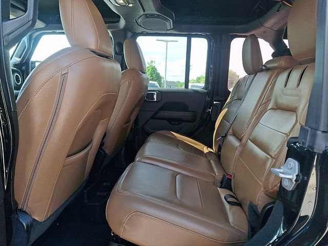 Used 2023 Jeep Wrangler Unlimited Sahara w/ Cold Weather Group AWD/4WD image 10