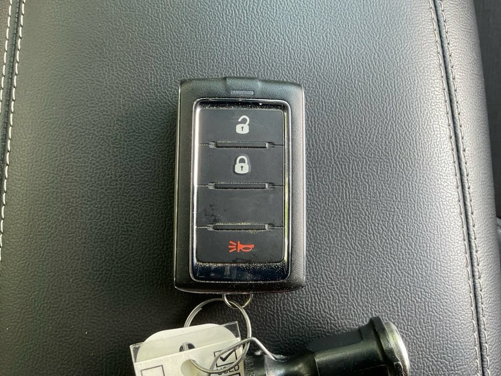 Used 2023 Jeep Grand Cherokee Laredo AWD/4WD image 21