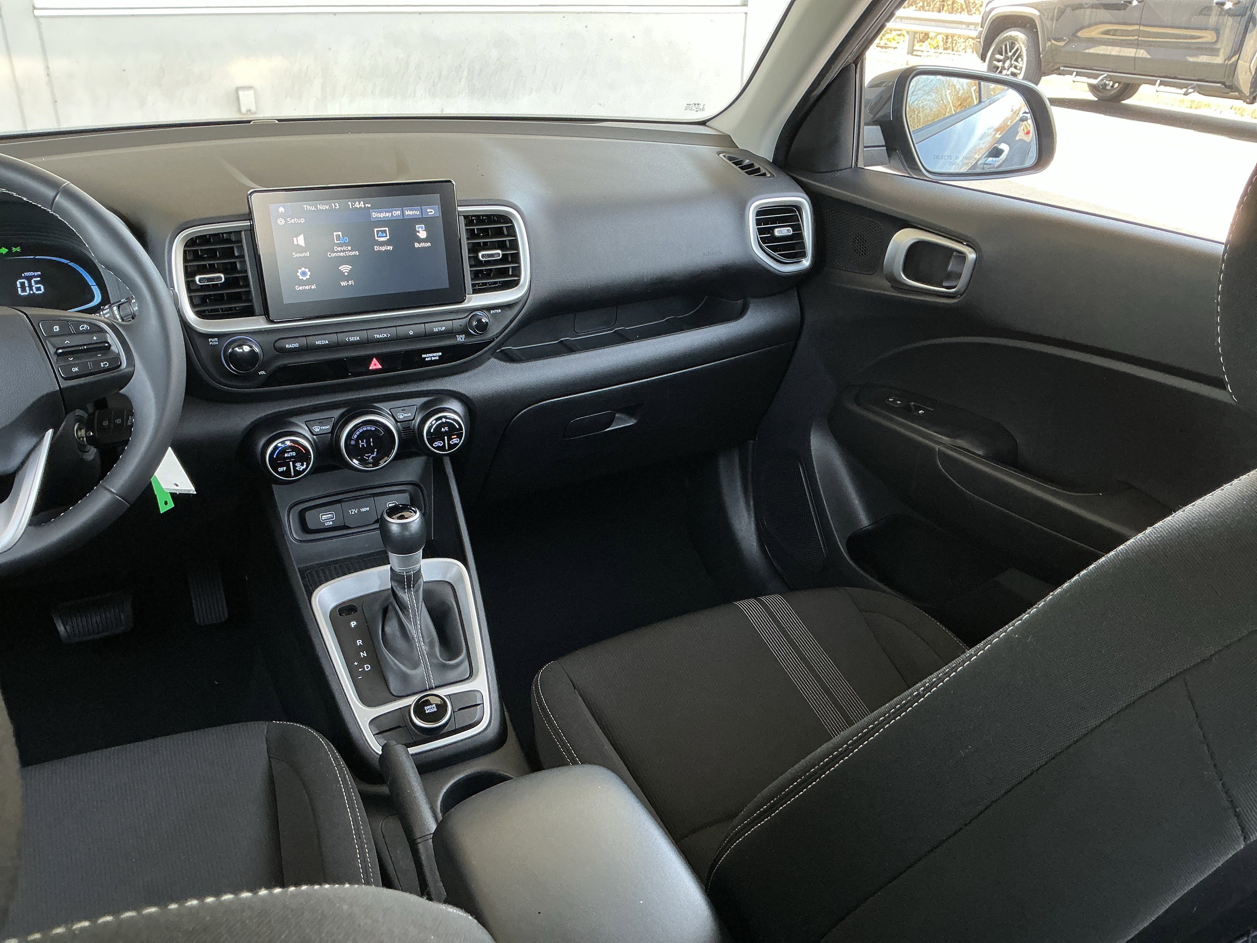 Used 2023 Hyundai Venue SEL image 16