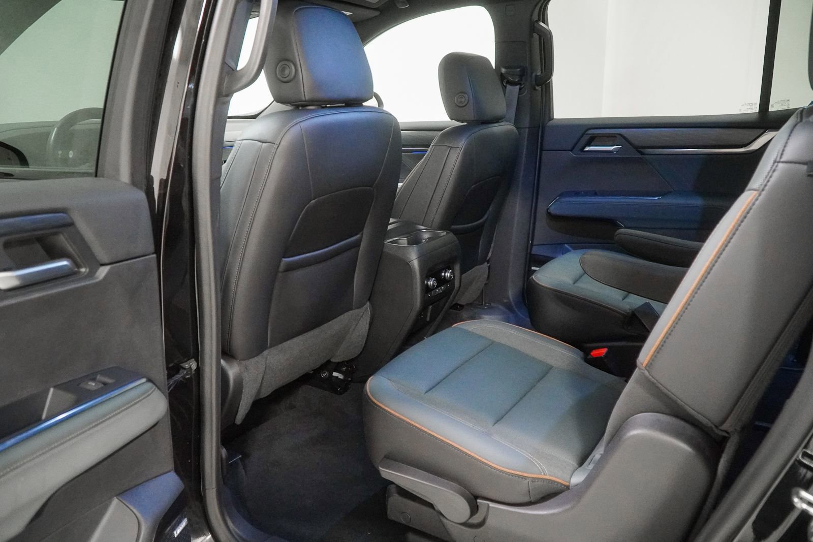 Used 2024 GMC Acadia AT4 w/ Luxury Package AWD/4WD image 46