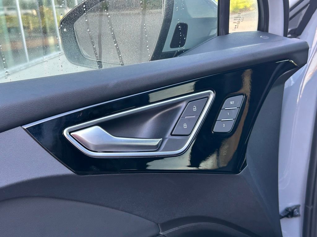 Used 2023 Audi Q4 e-tron Premium w/ Convenience Package image 59