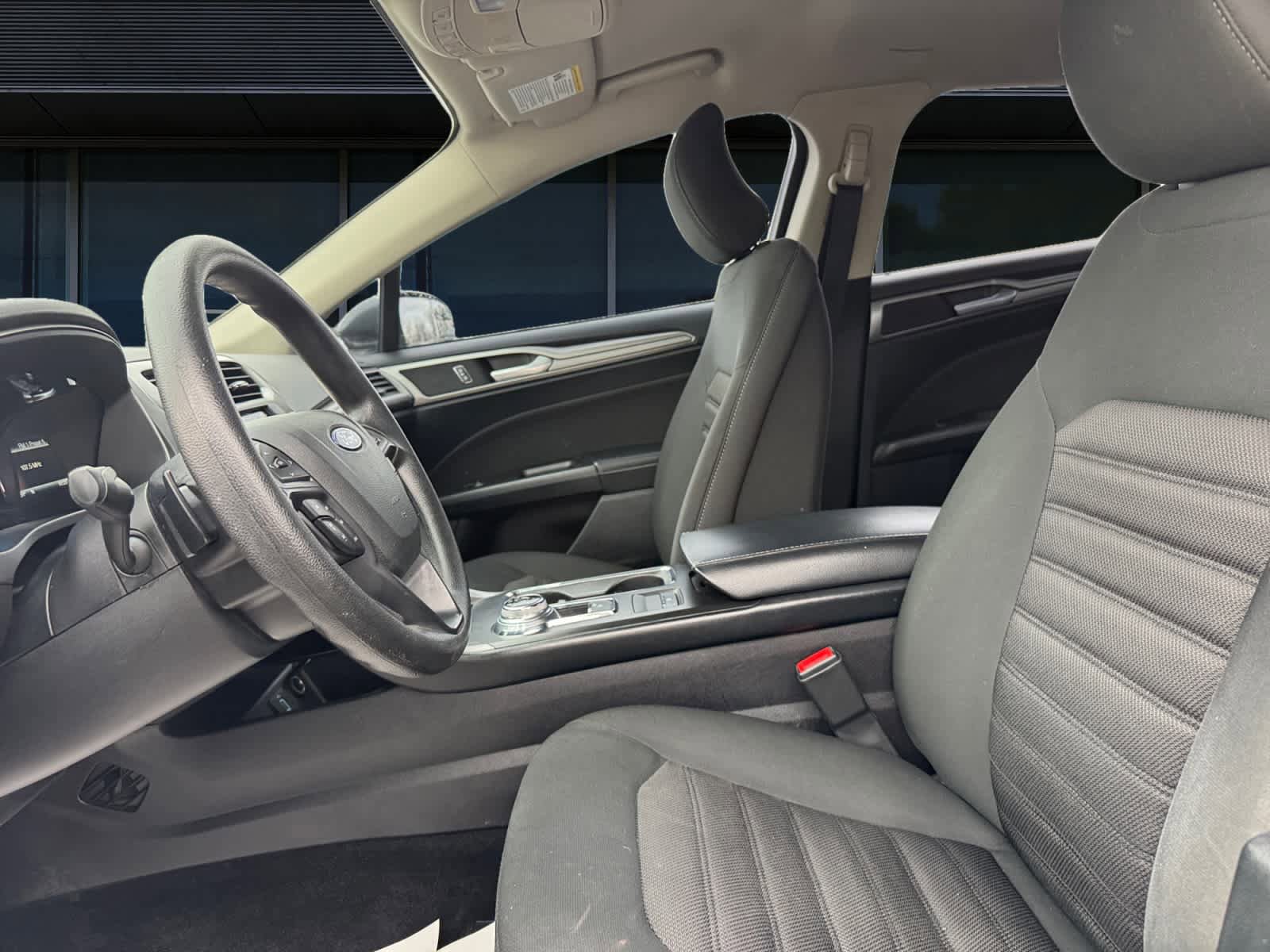 Used 2018 Ford Fusion SE w/ Fusion SE Technology Package FWD image 1
