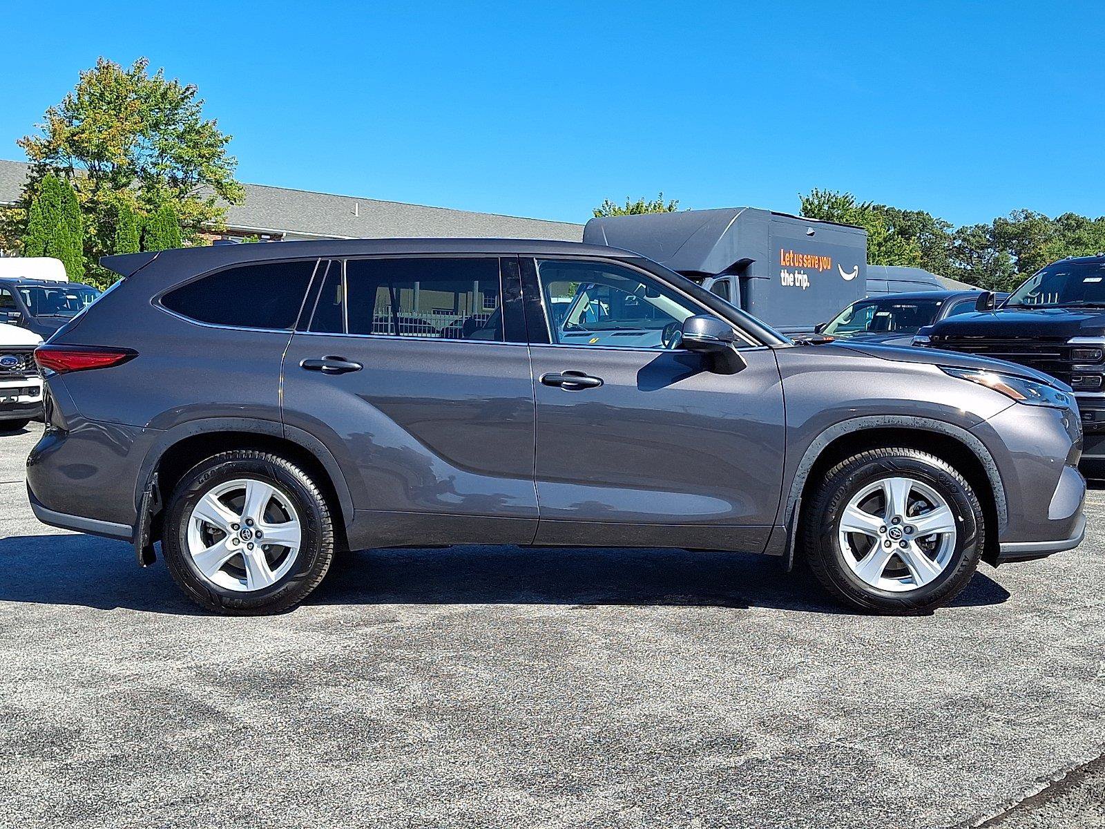 Used 2021 Toyota Highlander LE AWD/4WD image 7