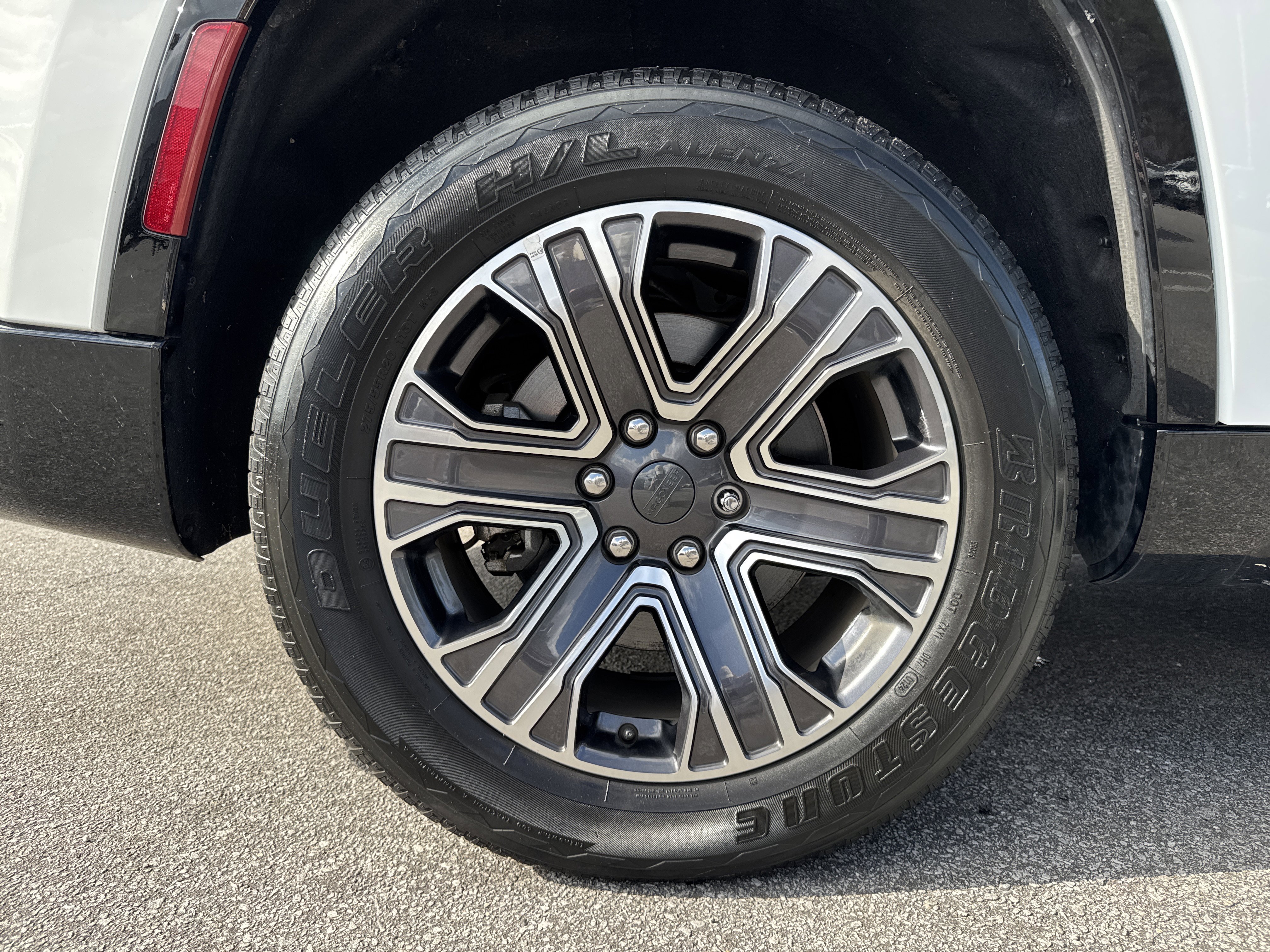 Used 2024 Jeep Wagoneer Series II w/ Flexible Seating Group image 18