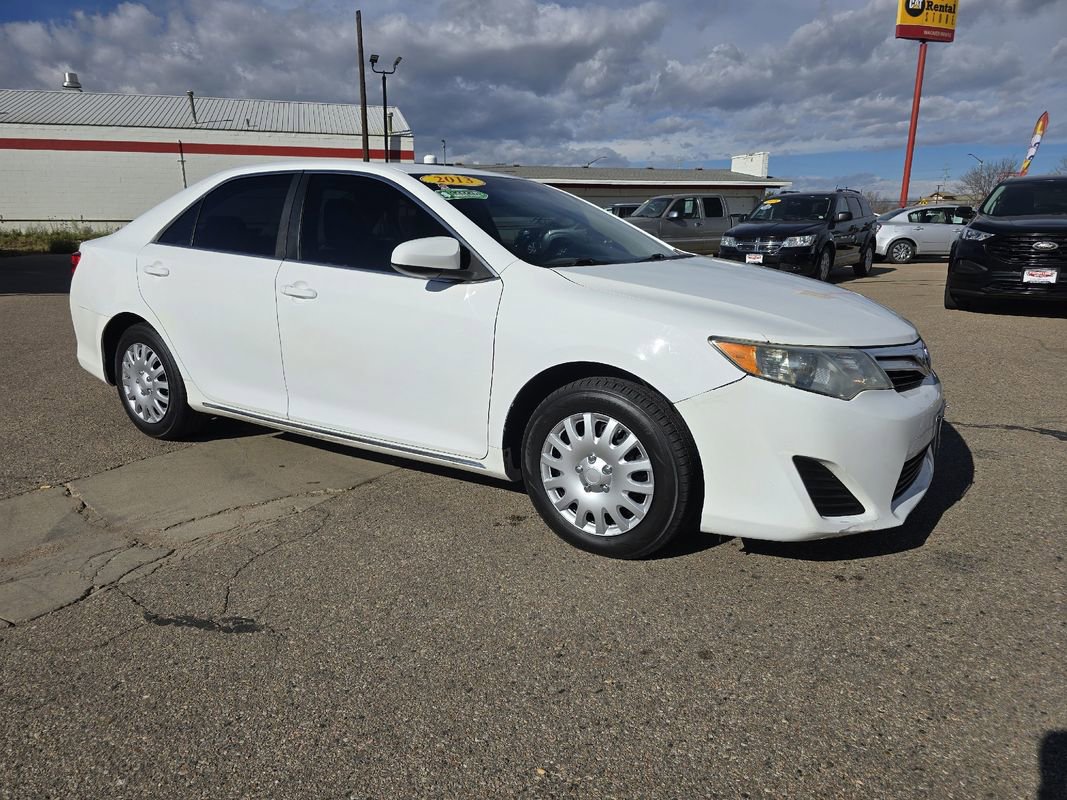 Used 2013 Toyota Camry LE image 1