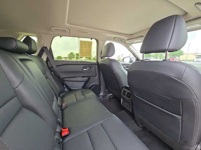 Used 2024 Nissan Rogue SV w/ SV Premium Package FWD image 27