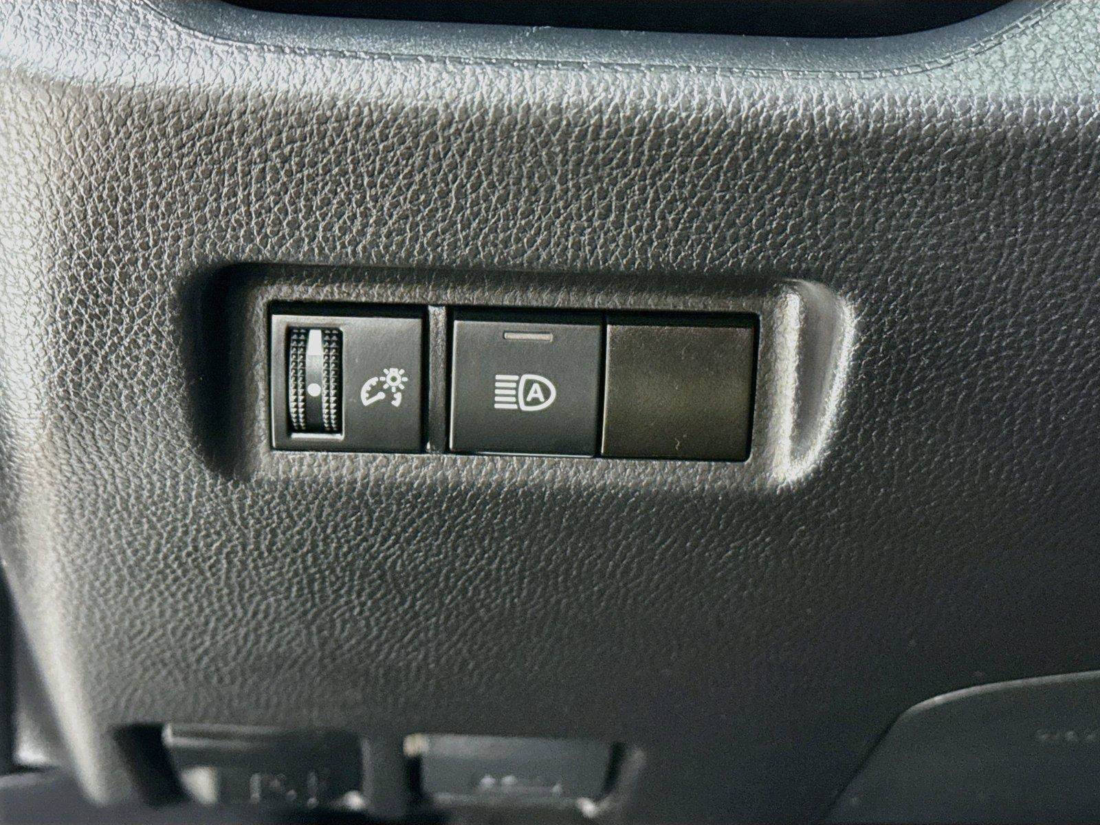 Used 2025 Toyota RAV4 XLE AWD/4WD image 14