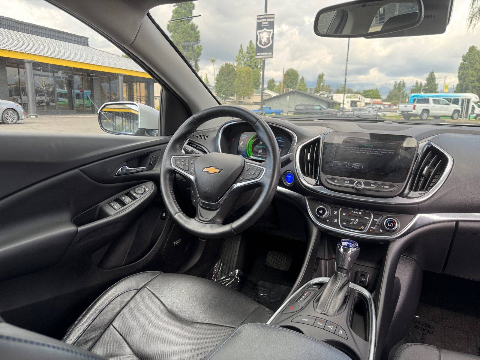 Used 2017 Chevrolet Volt Premier w/ Driver Confidence II Package FWD image 21