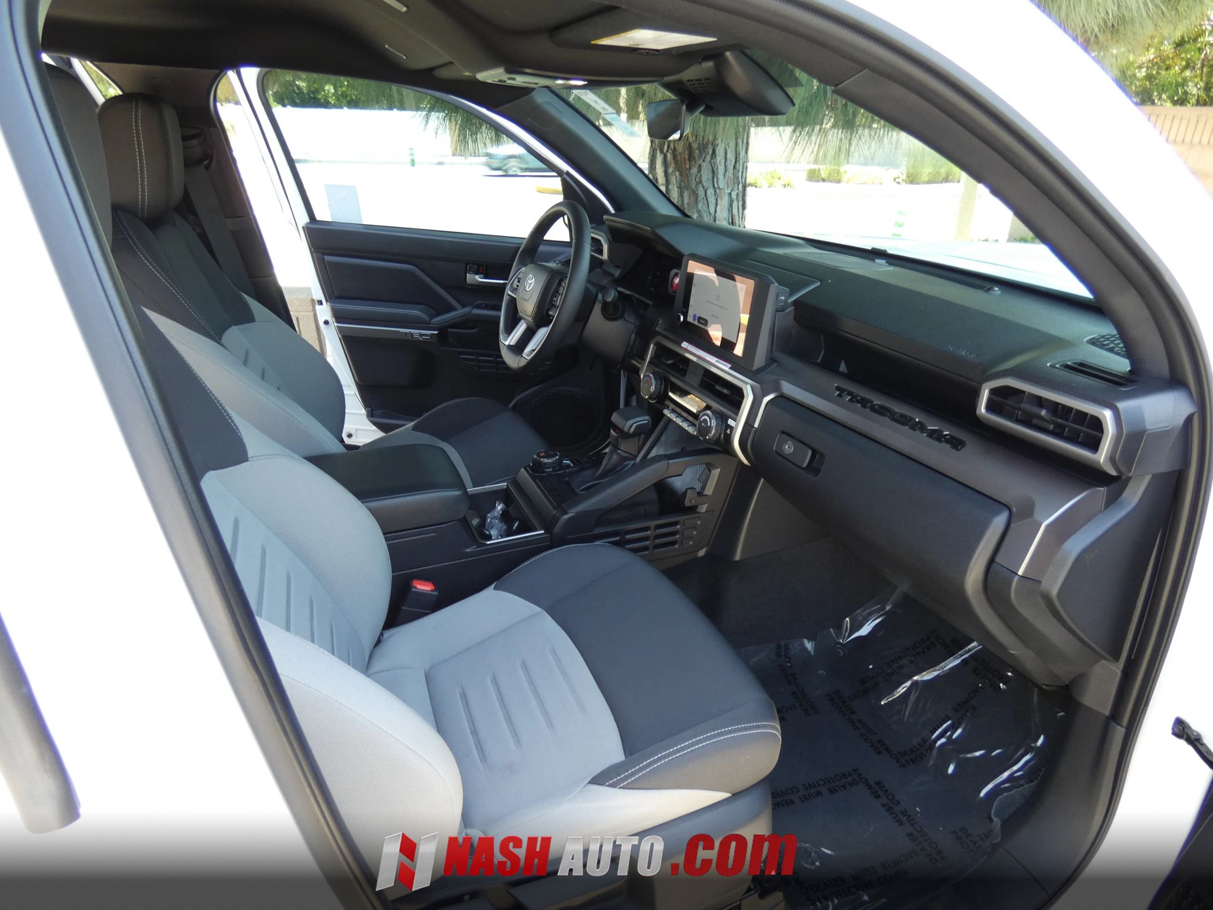 Used 2025 Toyota Tacoma TRD Sport AWD/4WD image 30
