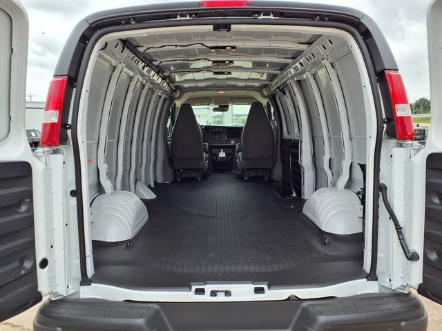 New 2026 Chevrolet Express 2500 Extended w/ Driver Convenience Package RWD image 24