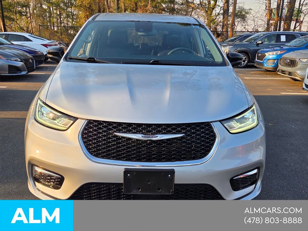 Used 2024 Chrysler Pacifica Select image 11